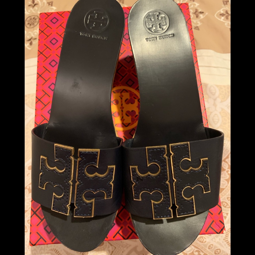 Tory Burch ines navy wedge
